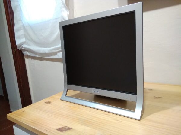 Sony Flatpanel LCD SDM-HS95